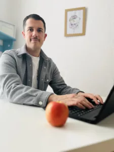 Diététicien nutritionniste Julien Choubard en consultation à Saint-Chamas, offrant des conseils nutritionnels personnalisés en France